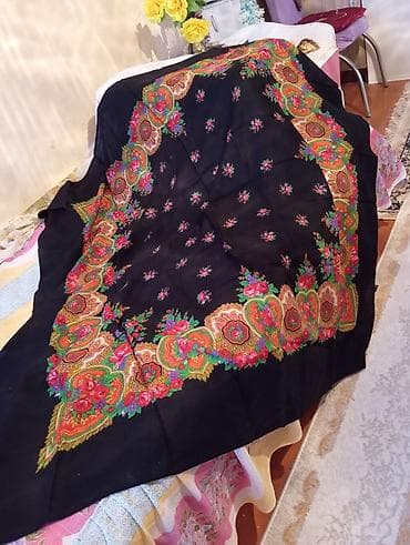 hicab baş ortukleri: Ölçüsü 134x190. ünvan Əmircan. Qədim Qara fonlu, çiçək naxışlı — 1