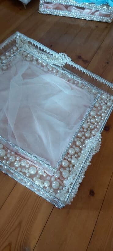 ən gözəl hədiyyələr: Bol Mirvari ile incə işlenmiş Xonca. Bu zərif bəzəkli hədiyyə Xoncasi — 2