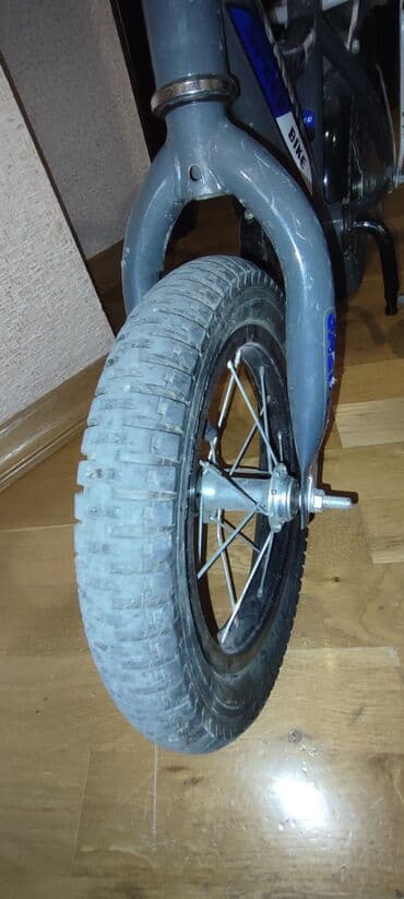 детские вещи: Uşaq velosipedi – SALUTE Xüsusiyyətlər: - Təkər ölçüsü: təxminən 12 — 4