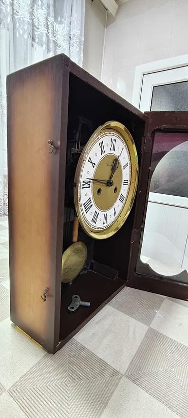 islenmis generator satisi: Divar saatları, Mexaniki, Mayatnik — 2