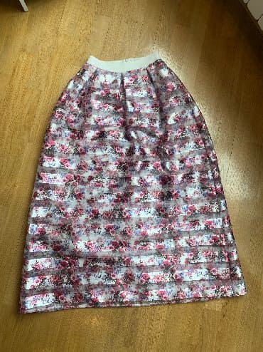 Chery: Uzun etek. Olchusu S/XS
Yenidir, geyilmiyib.Sadece etiketi yoxdur — 2