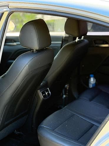Hyundai Elantra: 1.6 l | 2018 il Sedan — 10