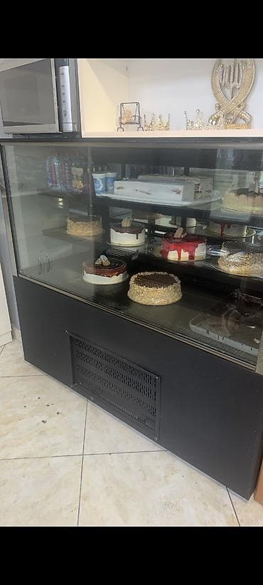 Tort pirojna soyuducu vitrini 540 Azn satılır.Tam işləkdir.Ünvan