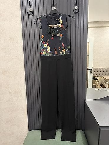 Veçerni ve ya gündelik geyine bileceyiniz şık tulum. Az geyinilib. S