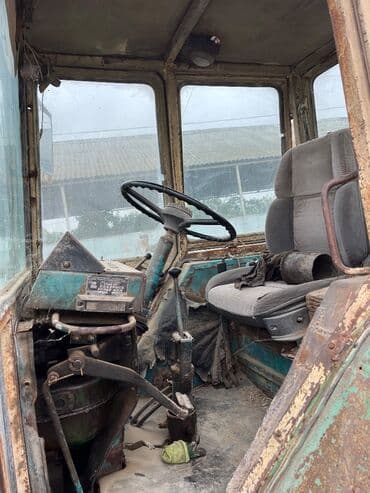 traktor quruzu: İşlək vəziyyətdədir — 2