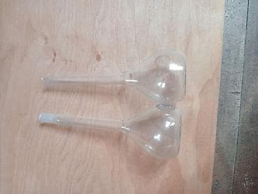 Laboratoriya şüşə kolbaları dəsti Tərkib: - Uzun boğazlı, geniş kürə — 6