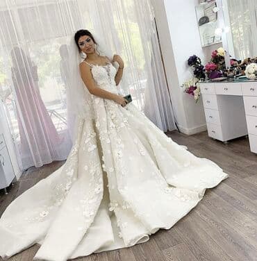 yaşıl qadın ətəkləri: 150-200-300 Gelinlikleri bağlandığımız üçün satırıq. Türkiye — 10