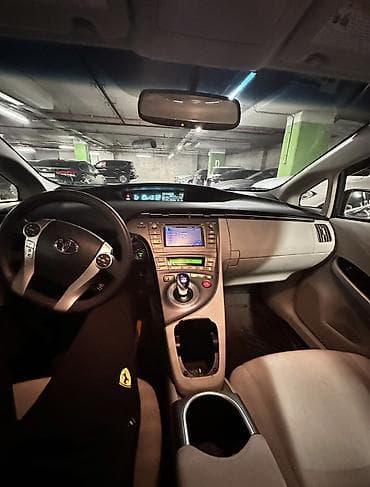 Продажа авто: Toyota Prius: 1.8 л | 2014 г. Хэтчбэк — 10