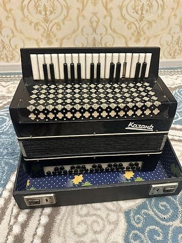 kreditle qarmon: Akustik Akkordeon — 1
