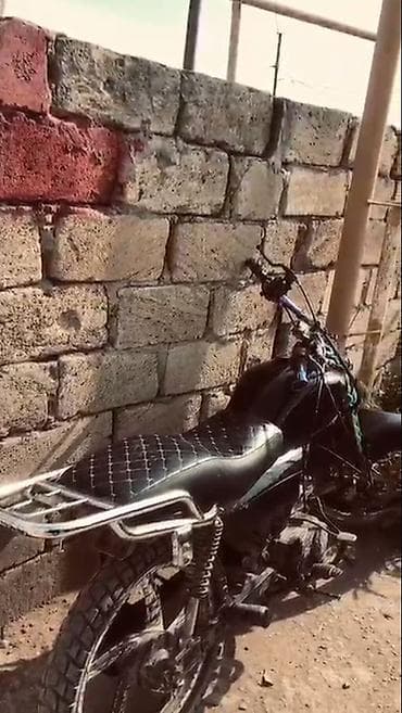 Motorsiklet – şəhər və yüngül off-road üçün praktik model - Rəng