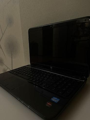 HP noutbuk - Marka/model: HP Pavilion seriyası (şəkildəki loqo və