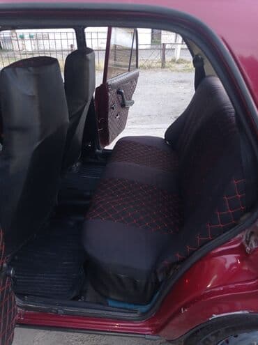 ваза напольная стеклянная высокая без узора: VAZ 2107 sedan Xüsusiyyətlər: - Kuzov: 4 qapılı sedan, tünd qırmızı — 6