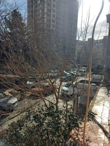 xacmazda tecili satilan evler: Bakı, 3 otaqlı, Köhnə tikili, m. Əhmədli, 80 kv. m — 15