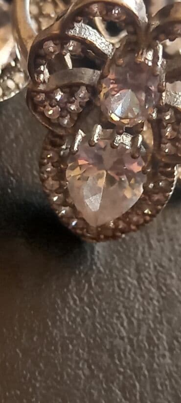 1 грамм золота цена 585 в баку: Gümüş dəst "üzük, sırğa və həmayil" dəsti satılır. Üzüyün ölçüsü 8.5 — 22