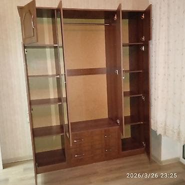 işlənmiş şifoner: Güzgülü dolab, 4 qapılı, 2 yeşiyi var. İşlənmiş, Embawood. 200x160x40 — 2