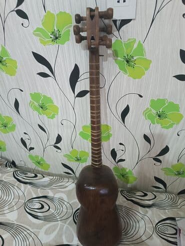 Флейты: Tar. Musiqi aləti. 150. il yaşı var
Unvan yeni yasamal — 2