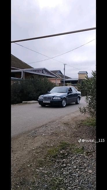 kros moto: Mercedes-Benz 240: 2.4 l | 1998 il Sedan — 1