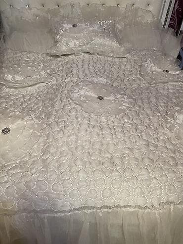 dekorativ guller: Yataq üçün Qaşlı rəng - Ağ Yataq örtüyü — 2