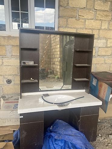 Bərbər/salon üçün vitrina-stol - Material: tünd rəngli MDF/laminat
