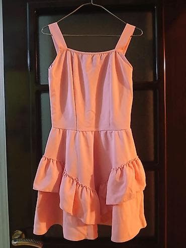 Svitşotlar: 2 ci el geyimler. ümumilikdə 35 azn. geyimlerin hec birinin lekesi — 2