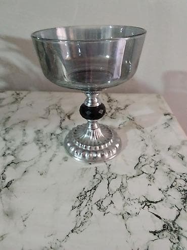 Konfet qabi - Material: qalın şüşə kasa, metal effektli dekorativ