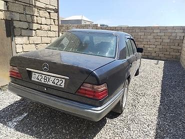 arxa şuşə: Mercedes-Benz W124: 2.2 l | 1994 il Sedan — 2