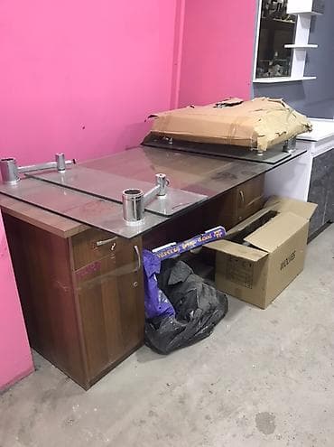 ofis masası: Mebel dəsti təqdim olunur. Şəkillərdə bir neçə fərqli mebel elementi — 1