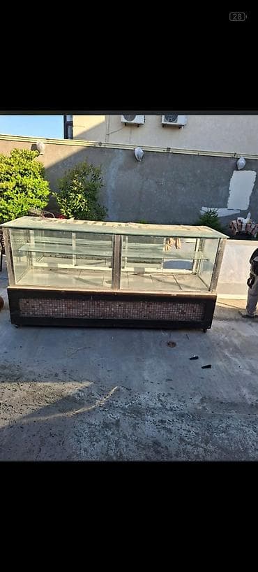 stend vitrin: Şüşə vitrin – mağaza/kafe üçün nümayiş stendi. Uzunlugu 3.40 eni — 1