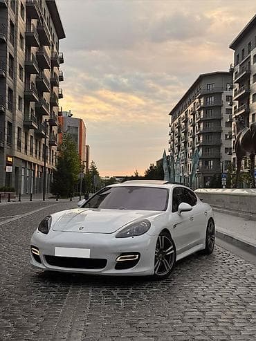 Porsche Panamera: 4.8 l | 2011 il 140000 km Sedan