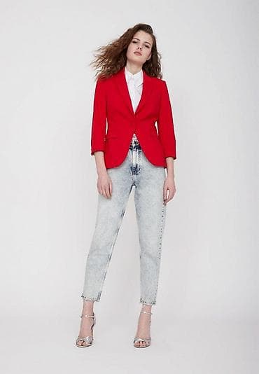 Qadın qırmızı bleizer - Rəng: parlaq qırmızı - Dizayn: tək düyməli