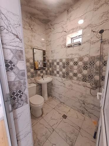 modern evler: 1 mərtəbəli həyət evi - Plan: girişdə daş pilləkənli eyvan, dəhliz, 2 — 4