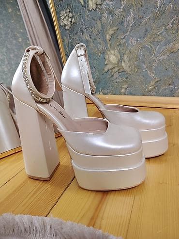 kreditle qizil saat: Platform dabanlı ayaqqabı. 1 dəfə gəlinlik üçün geyinilib yenidir — 2