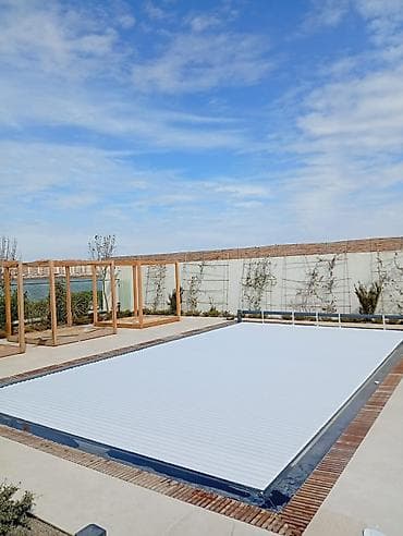 qızılgül: Hovuz ortukləri
jaluzdər və tentder — 8