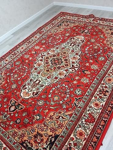 salon isigi: Qırmızı tonlarda klassik naxışlı xalça - Stil: Şərq/Qafqaz üslubunda — 1