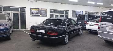 Mercedes-Benz E-Class sedan (W210) - Kuzov: qara rəng, 4 qapılı sedan