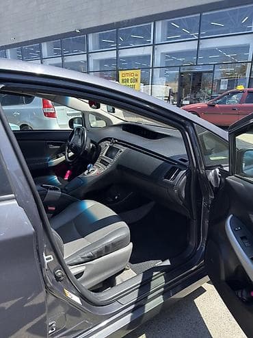 prado qapi: Toyota Prius: 1.8 l | 2012 il Hetçbek — 5