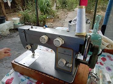 Çayka-142M tikiş maşını - Mexaniki, ayaq-pedallı/fırlatma qolu ilə
