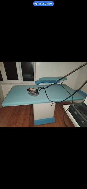 Peşəkar ütüləmə masası - Geniş iş səthi olan peşəkar ütüləmə masası