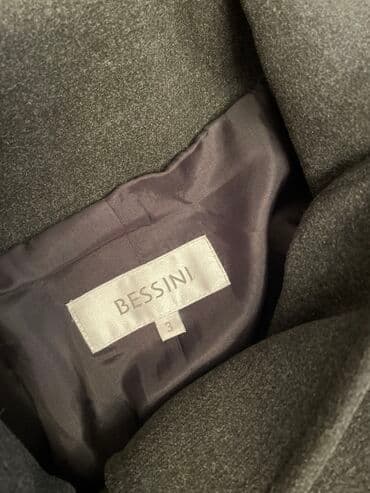 calvin klein euphoria qiymeti: Palto şarfı üzerinde,çıxarmaqda olur. Bir defe geyinilib. Baha alınıb — 8