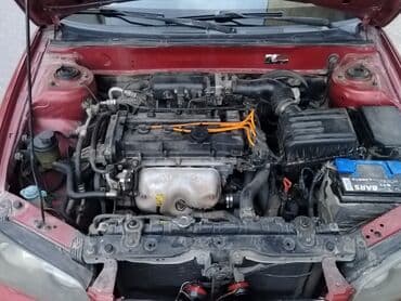 bmw f30 qiyməti: Hyundai Elantra sedan, qırmızı rəng. Arxa hissədə “Elantra” və “GLS” — 7