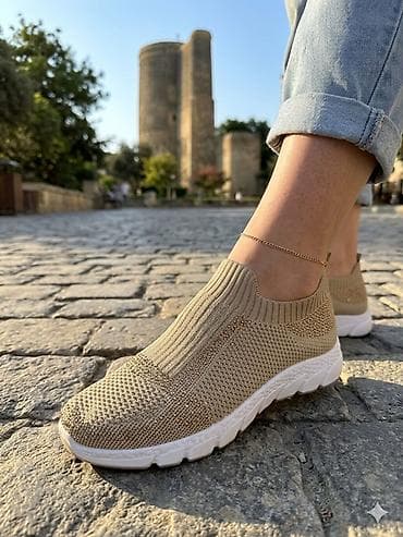 Qadınlar üçün slip-on idman ayaqqabısı - Model: elastik rezinli