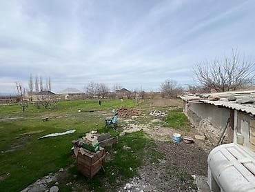 ucuz evler 2022: Satılır: həyət evi və torpaq sahəsi 24 Sotun içində yarı tikili 3 Otaq — 5