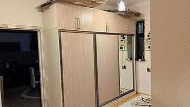 tek carpayı: 3 qapılı, Güzgülü, Bej, Kupe, Düz dolab — 2