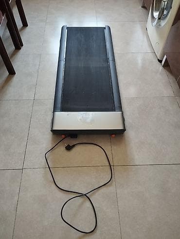 Kompakt yürüş qaçış yolu (mini treadmill) - Yastı, tutqacsız dizayn — 3