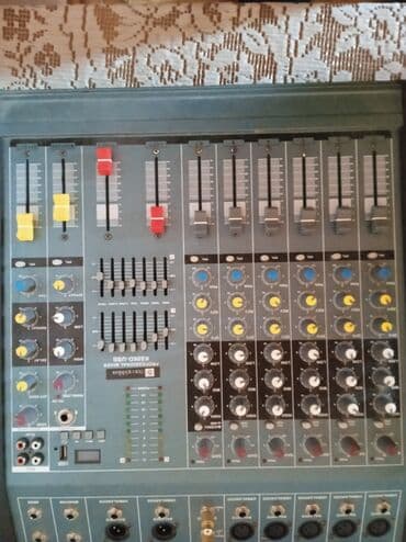 Mikşerlər: Audio texnika: mikşer+4 əd.kolonka+2əd.mikrofon