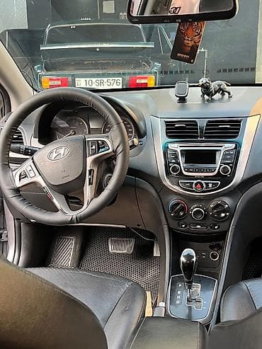 hundai disk: Hyundai Accent sedan - Kuzov: 4 qapılı sedan, boz rəng - Mühərrik — 4