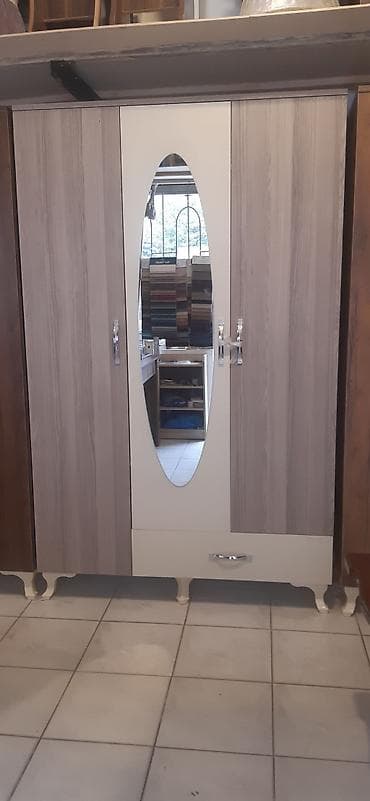 skaflar: 3 Qapi Dolablar Hal Hazirda Anbarda Movcuddur. Sifariwlede ne reng — 5