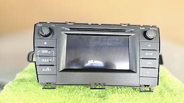 Maqnitofonlar: Toyota prius 30 kuzanin orginal manitoru satilir isleyir — 2