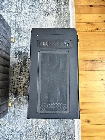 klarnet mikrofonu: Selay markalı PC korpusu - Format: Mid-tower - Ön panel: Parlaq qara — 4