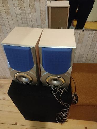 ucuz maqintafon: İki ədəd masaüstü akustik kolon - Korpus: açıq ağac tonlarında, ön — 2